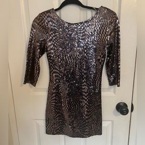L’ATISTE by Amy. Medium sequin mini dress.